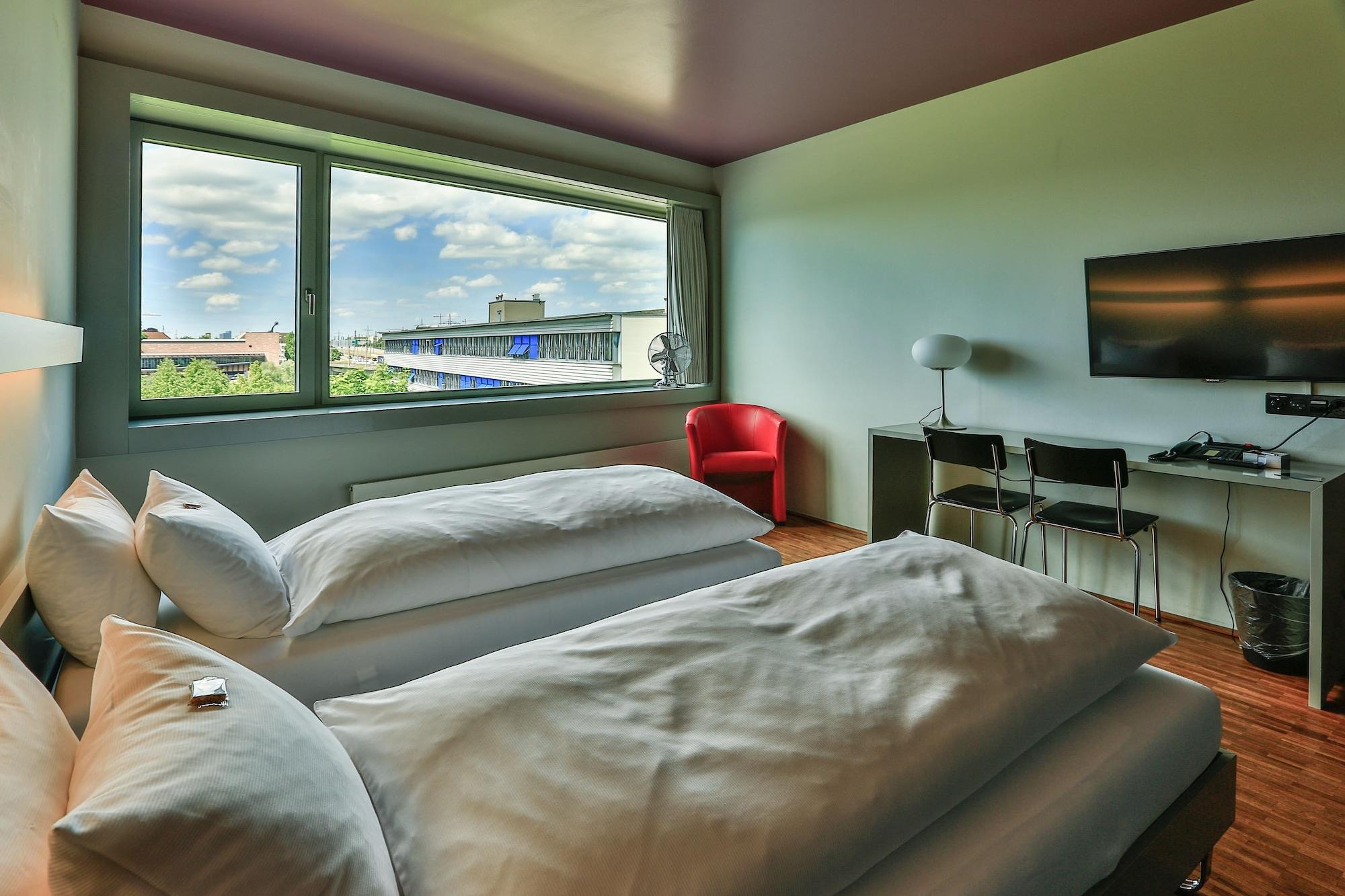 Dasbreitehotel Am Rhein Базель Экстерьер фото