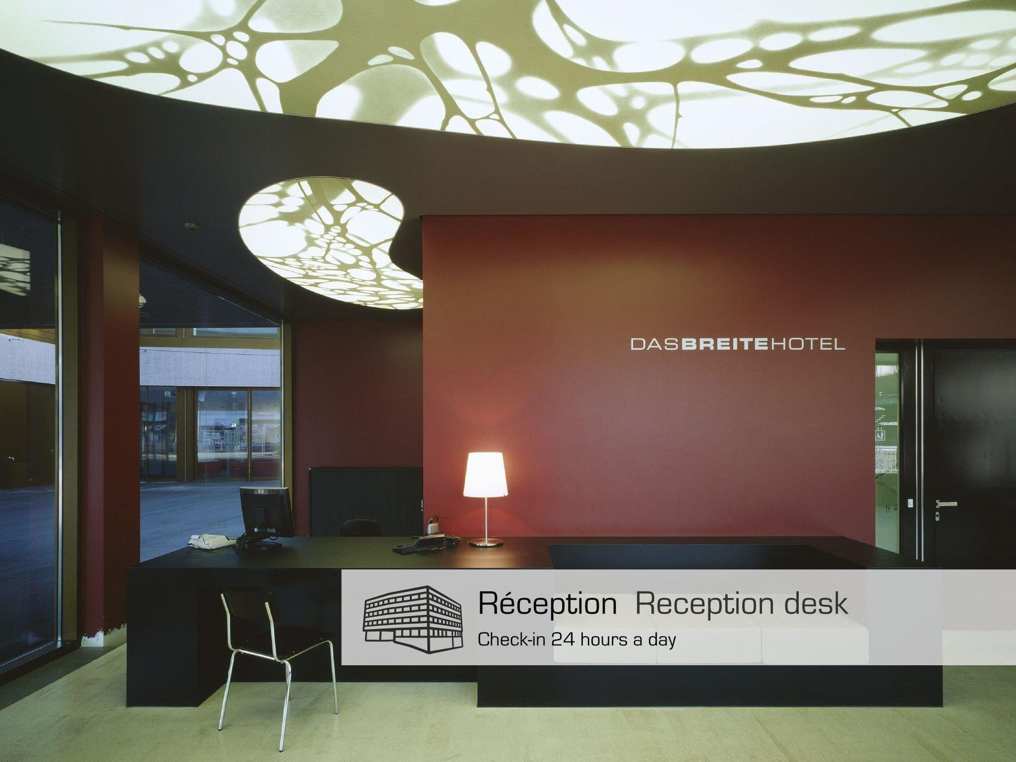 Dasbreitehotel Am Rhein Базель Экстерьер фото