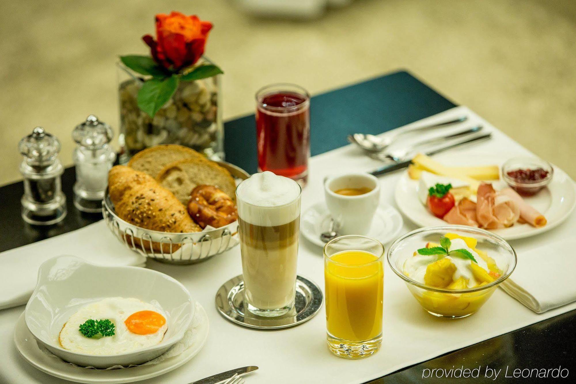 Dasbreitehotel Am Rhein Базель Экстерьер фото