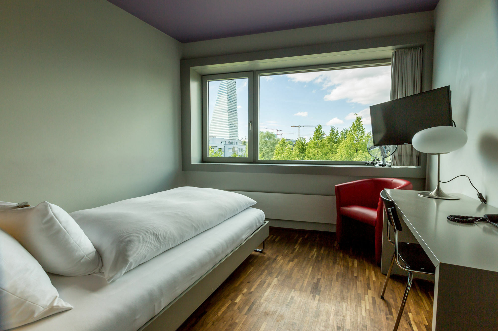 Dasbreitehotel Am Rhein Базель Экстерьер фото