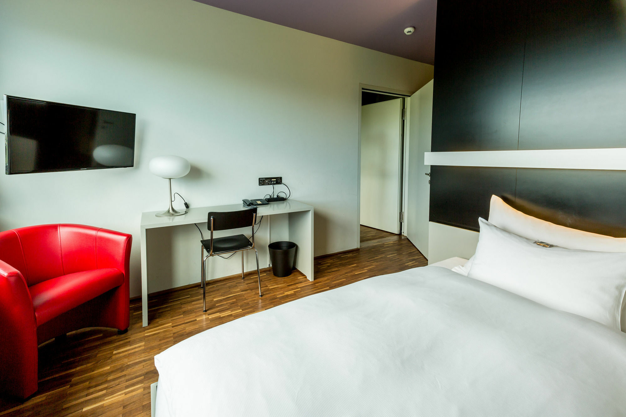Dasbreitehotel Am Rhein Базель Экстерьер фото